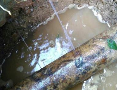 马鞍山市楼顶渗水维修公司分享下地暖漏水的原因及检测方法。